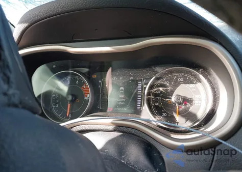 2018 Jeep Cherokee Latitude 4X4 z USA, uszkodzony, nr VIN 1C4PJMCX2JD603604